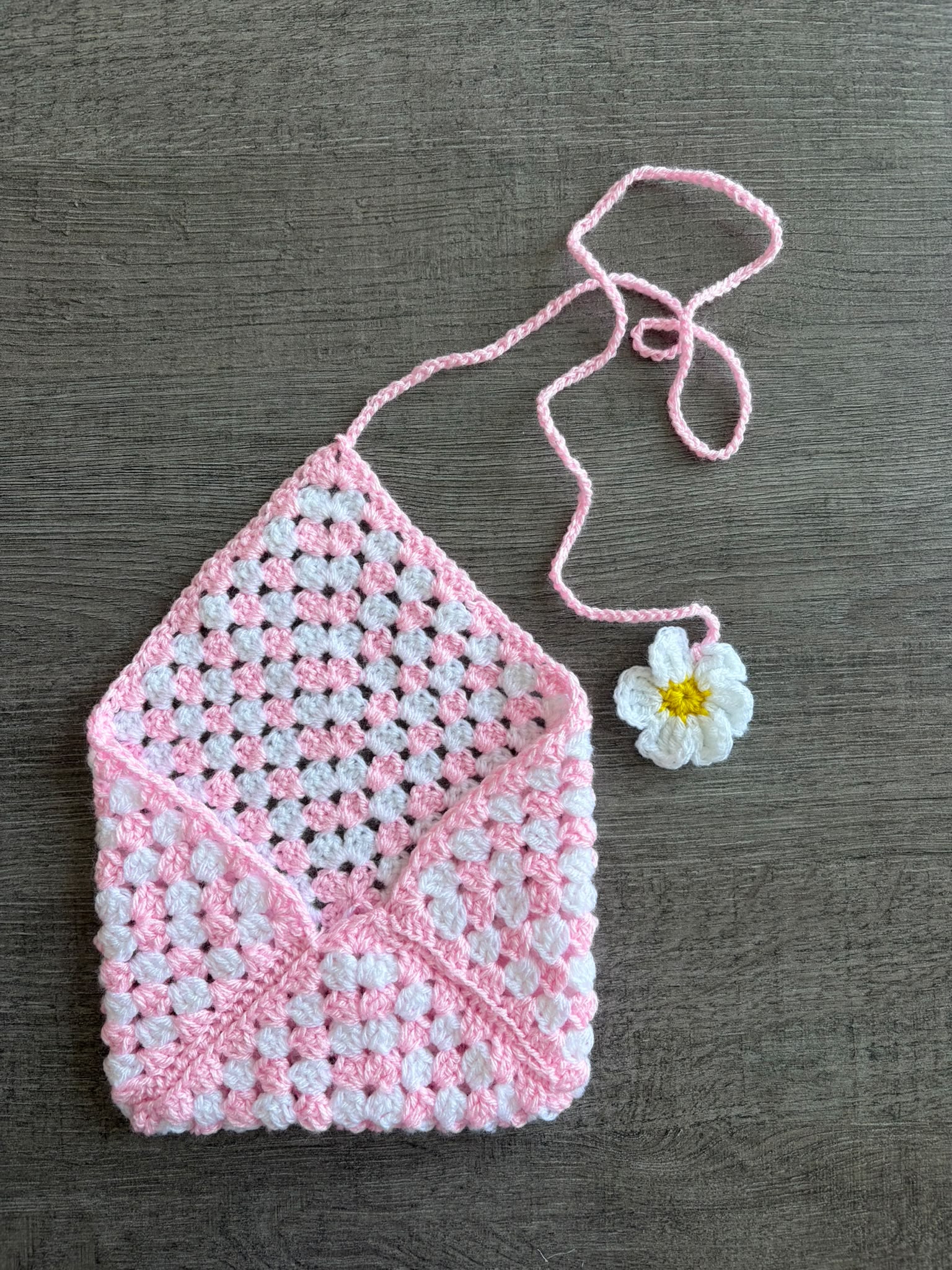 Pochette de livre rose et blanche au crochet